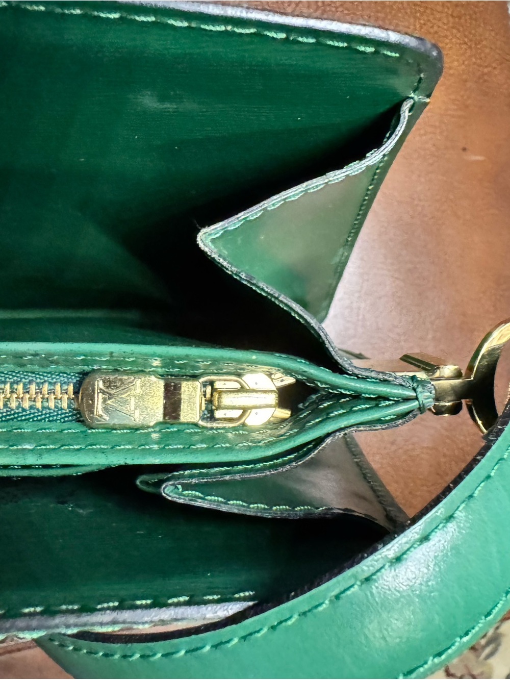 Louis Vuitton Green Epi Vintage Capucine - Picture 5 of 14